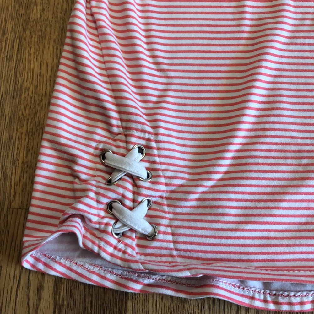 Red and white btween shirt - Picture 3 of 3